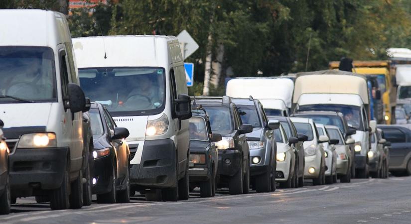 Súlyos baleset történt Magyarország egyik legforgalmasabb autópályáján: már most 12 kilométeres a dugó – sürgős ajánlást tett közzé az Útinform