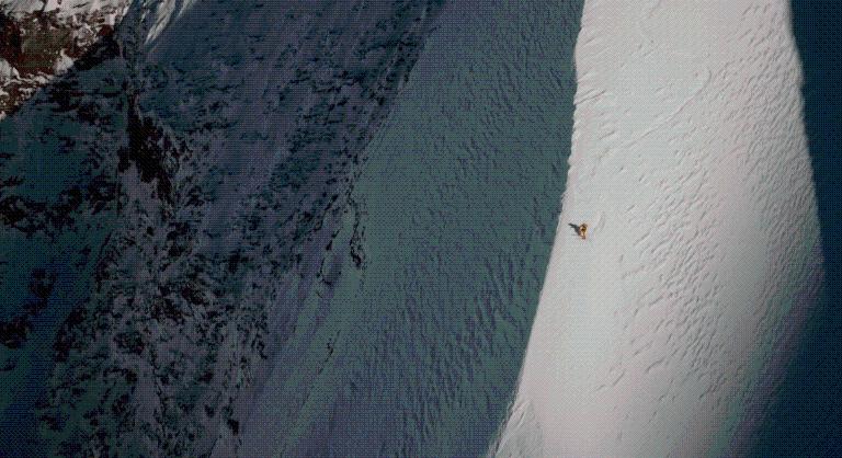 Történelmet írt a hegymászó, aki az Everest legveszélyesebb szakaszán síelt le