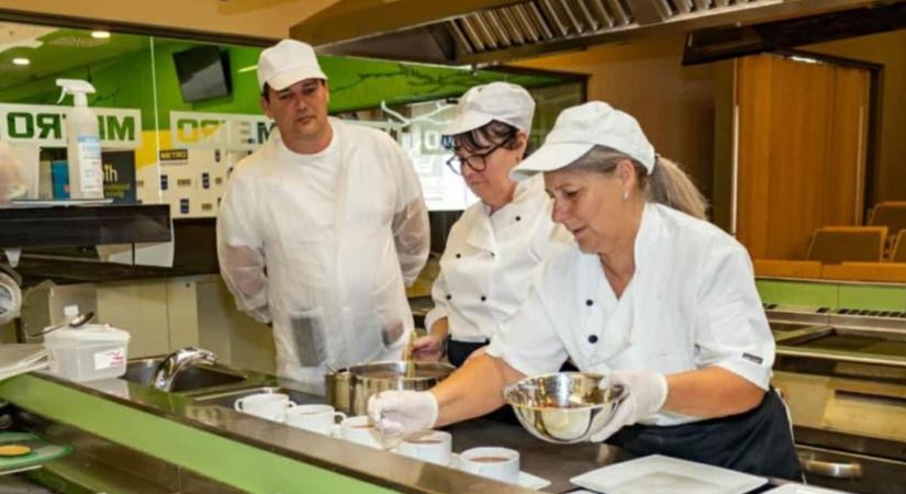 A kis hevesi konyha Selymes Szilvaálma állja a versenyt a gasztroóriásokkal