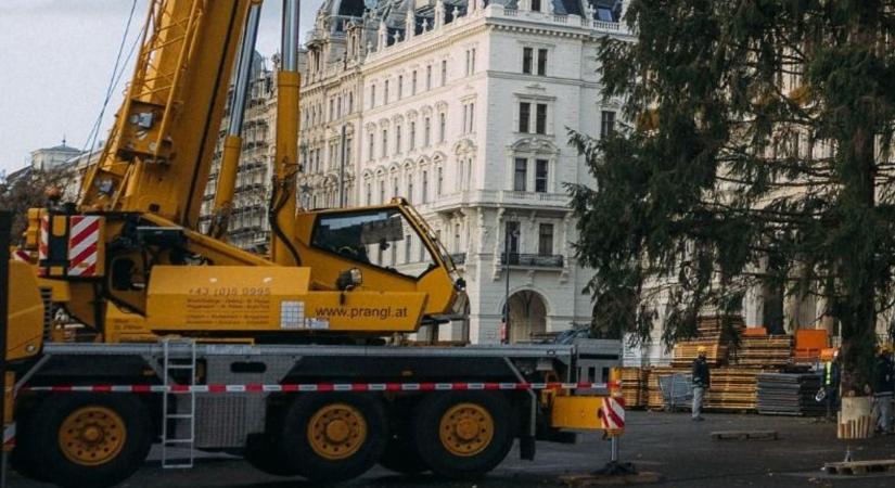 Bécsben már felállították a karácsonyfát, fotón mutatjuk hogy néz ki