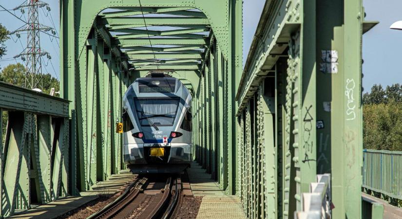 Lázár János dörzsölheti a tenyerét: az uniós rangsor élére került Magyarország