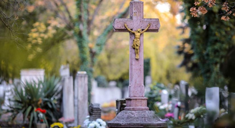 Mindenszentek és Halottak Napja - Fénylő üzenet az idő túloldalára