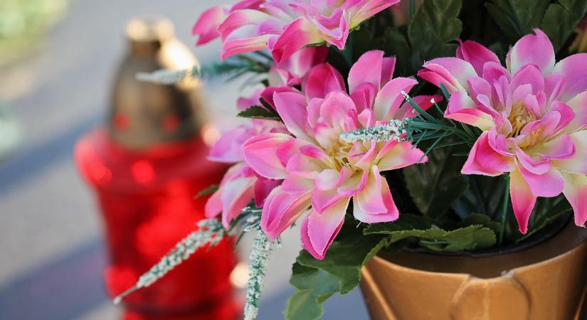 Így marad tovább friss a temetőbe vitt vágott virág