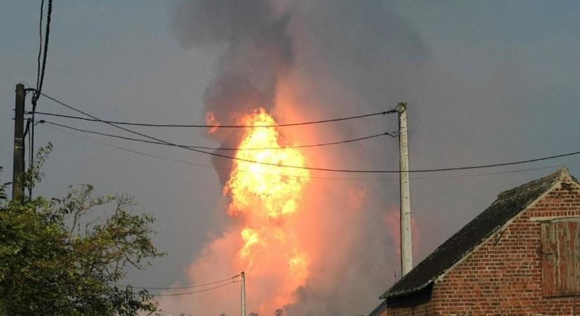 Lángba borult Moszkva környéke: ukrán kommandó robbantotta az orosz hadsereg üzemanyagvezetékét (VIDEÓ)