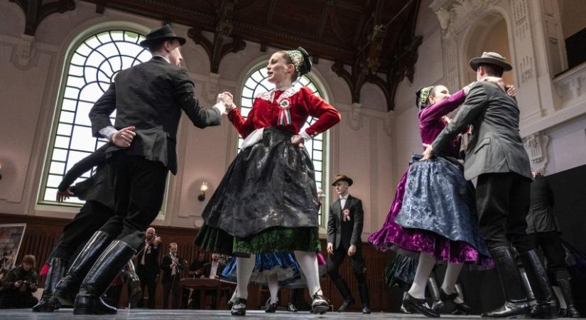 A Fitos Dezső Társulat kiállítással mutatja be negyedik évadát