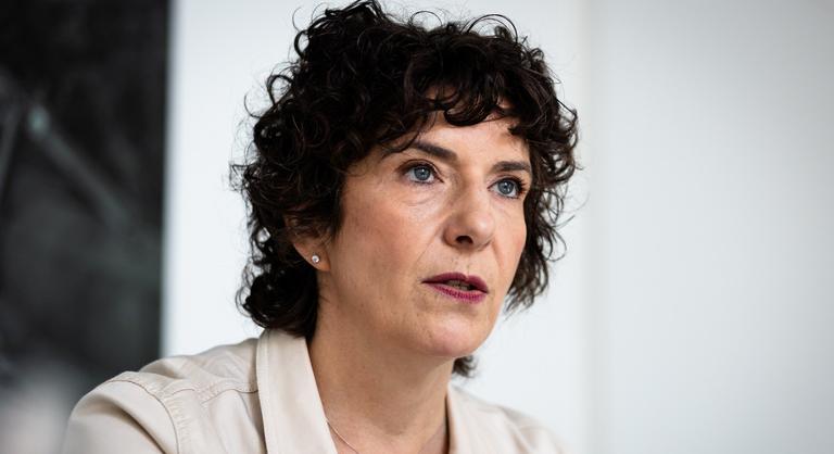 „Orbán Viktor hivatalosan is Vlagyimir Putyin besúgójává válik” – Dobrev Klára feljelentést tesz a kémbotrány miatt