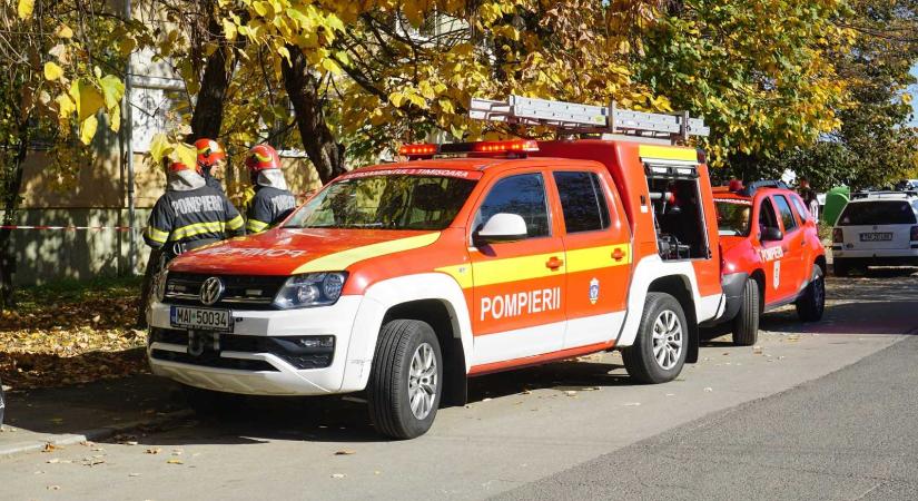 Robbanás és tűz Temesváron: egy férfi súlyosan megégett, 60 lakó kimenekült az épületből