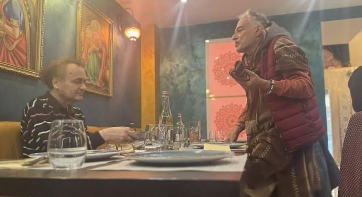 Galla Miklós és Laár András együtt állnak színpadra