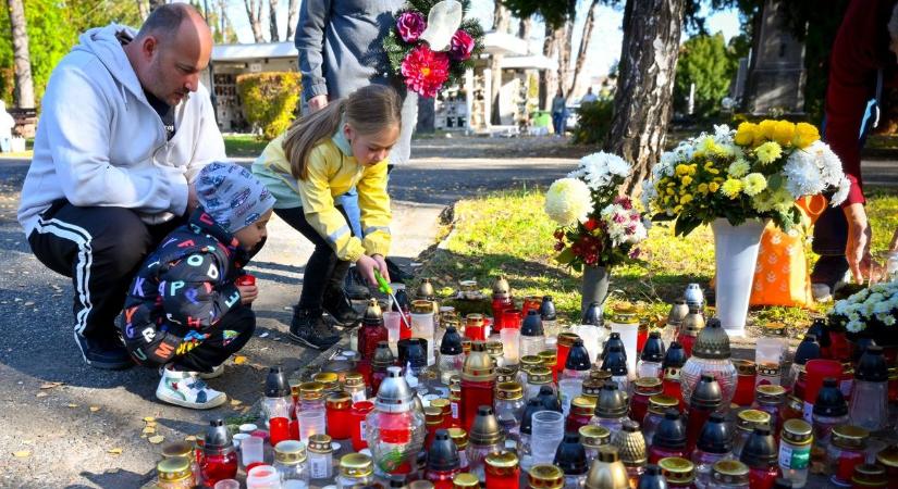 Emlékező tömeg mindenszentek napján a nádorvárosi temetőben, Győrben - fotók