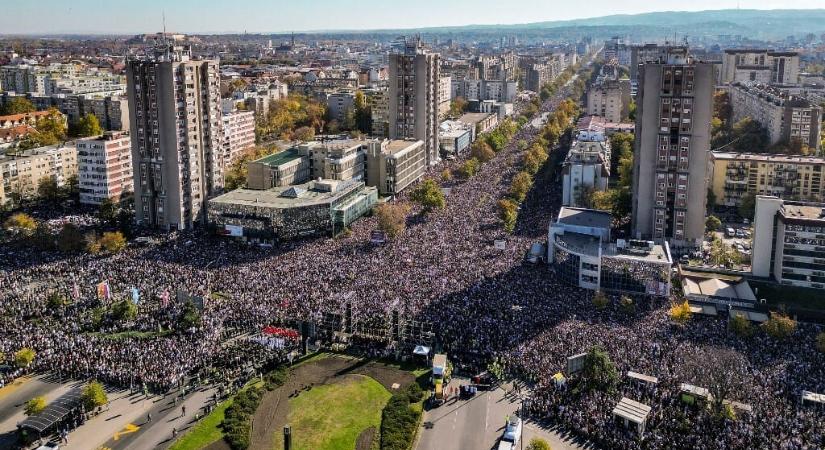 24.hu: Két lányt fehérneműre vetkőztettek, magyar diákokat nemzetbiztonsági okokra hivatkozva nem engedtek be Szerbiába