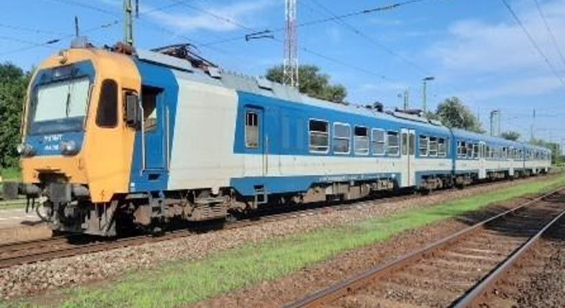 Szabolcsiak! Ez a vonat nem indul, helyette pótlóbusz közlekedik!