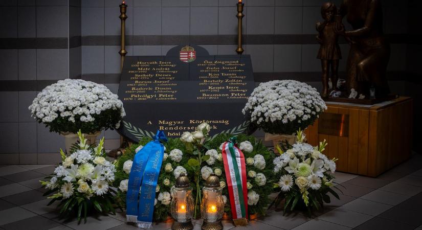 Szívszorító módon emlékeznek meg a rendőrök hősi halott kollégáikról