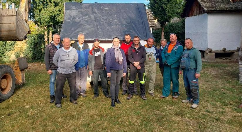 Veszélybe kerültek a 150 éves építmények, a megmentésükhöz meg kellett őket emelni