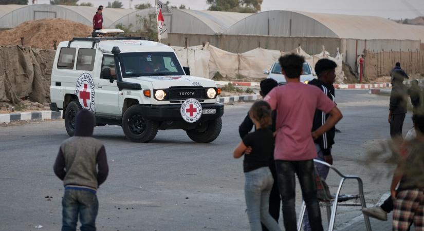 Izrael szerint a Hamász nem izraeli túszok holttesteit adta át a Vöröskeresztnek