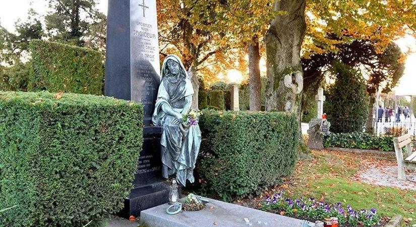 Ez a sírkert más, mint bármelyik – és most turisták járnak csodálni