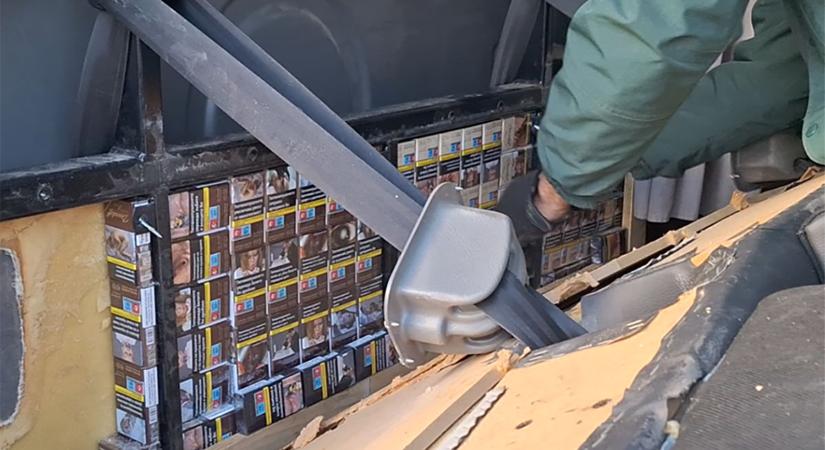 Elég volt pár koppintás: így bukott le a fiatal cigicsempész