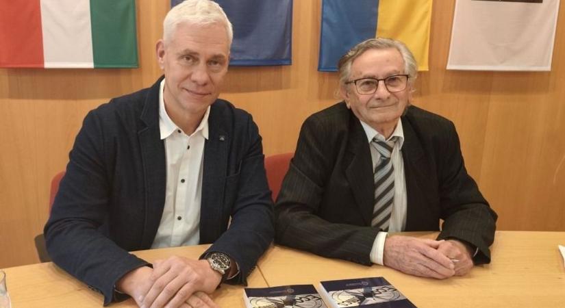 30Y helyett most a 8X miatt hangos az egyetem