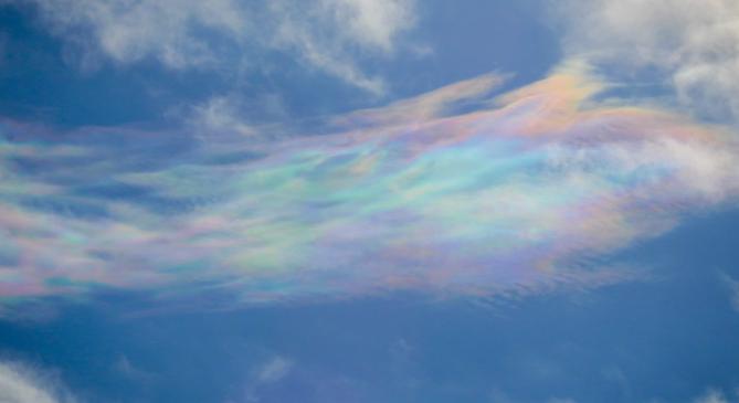 Irizáló felhők jelentek meg Bükkszentkereszt felett