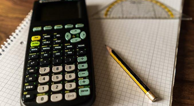 Középiskolai felvételi 2026: lehet a központi írásbelin matekból számológépet használni?