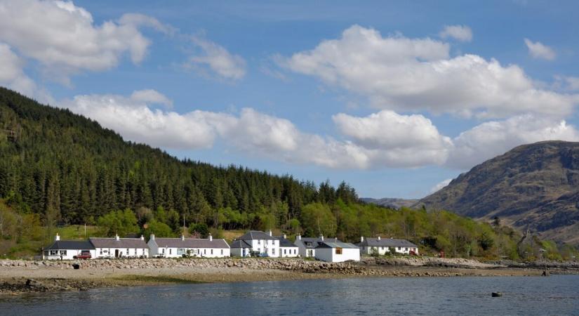 Egy legendás 120 lakosú falu, ahová csak hajóval lehet eljutni