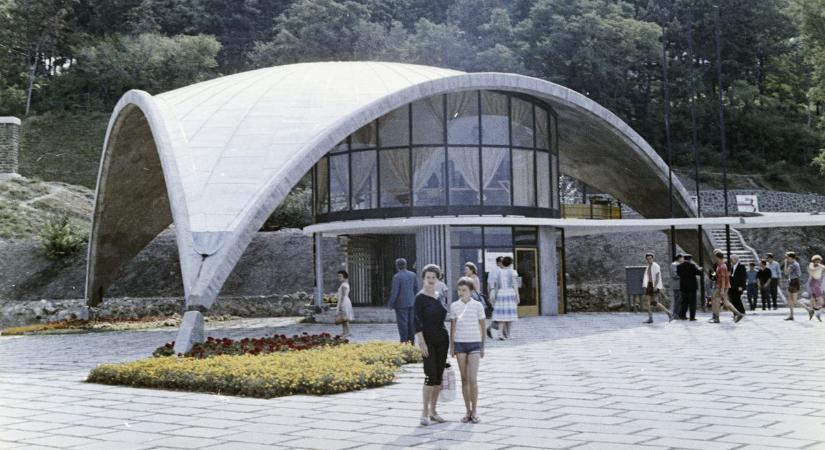 Felismered ezeket az ikonikus balatoni épületeket a régi fotókon? ( galéria)