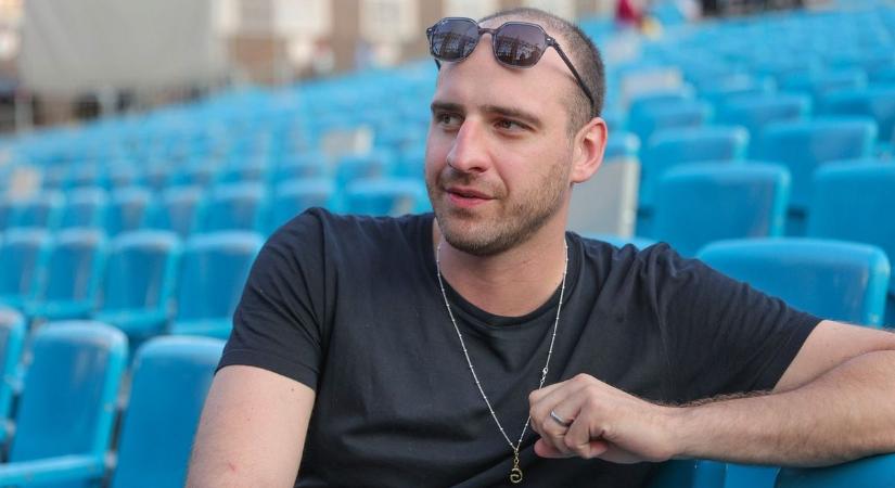 Brasch Bence megint kiakadt, ezúttal a kocsijának mentek neki