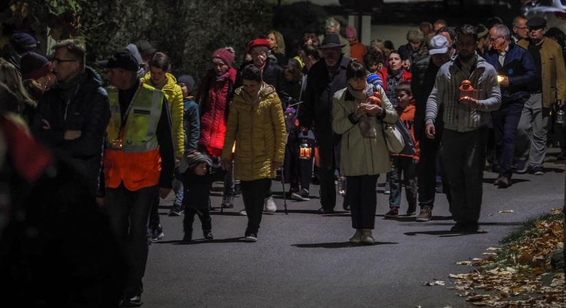 „Amíg emlékezünk, ők élnek” – megható megemlékezés Szentbékkállán