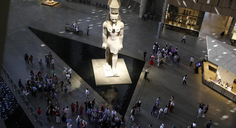 Megnyílt a világ legdrágább múzeuma, Orbán Viktor is a helyszínen van