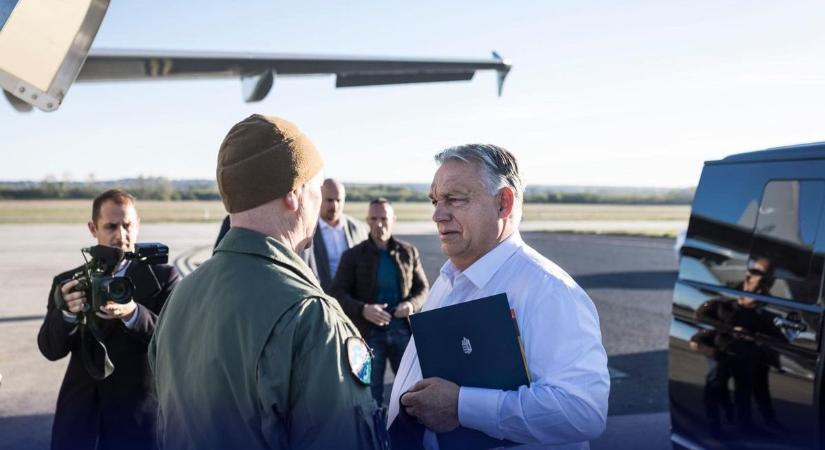 A magyar miniszterelnök megérkezett Egyiptomba