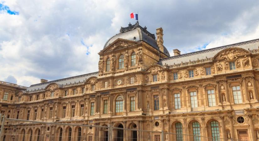 Egy nőt is gyanúsítanak a louvre-beli műkincslopás miatt