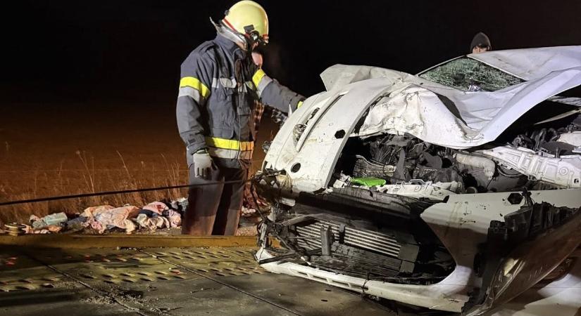Szekérrel ütközött egy autó a romániai Alsószőcön, egy csecsemő meghalt, több gyerek is a sérültek között