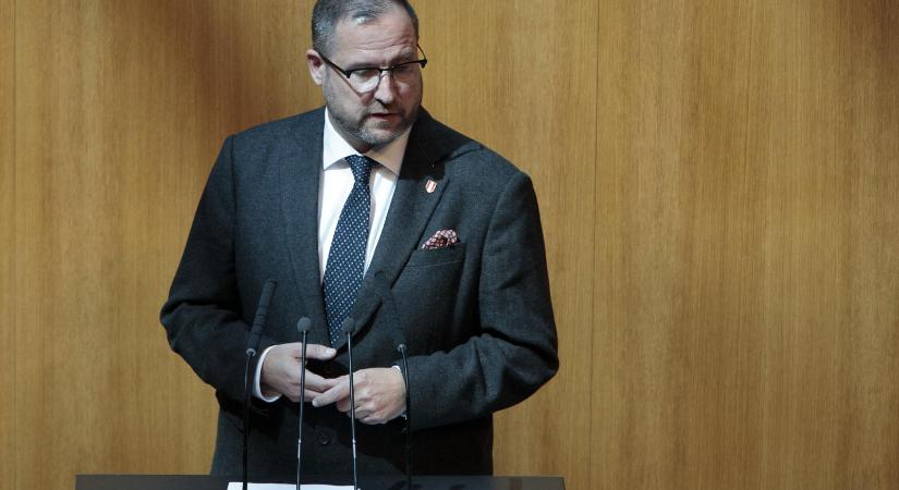 Hatott a lázári ihlet, Orbán Viktor osztrák szövetségese a bécsi parlamentben venné elő a Strabag és a Tisza Párt állítólagos kapcsolatát