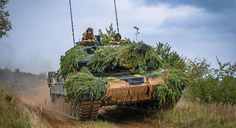 Felkészültek a harcra! Tankok és helikopterek tucatjai lepték el Hajdú-Bihart - fotókkal!