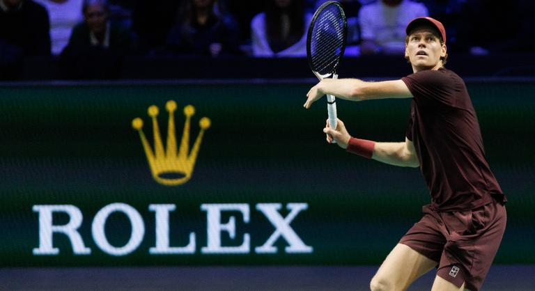 Egy óra alatt lemosta a címvédőt Párizsban, újabb döntőbe jutott Jannik Sinner