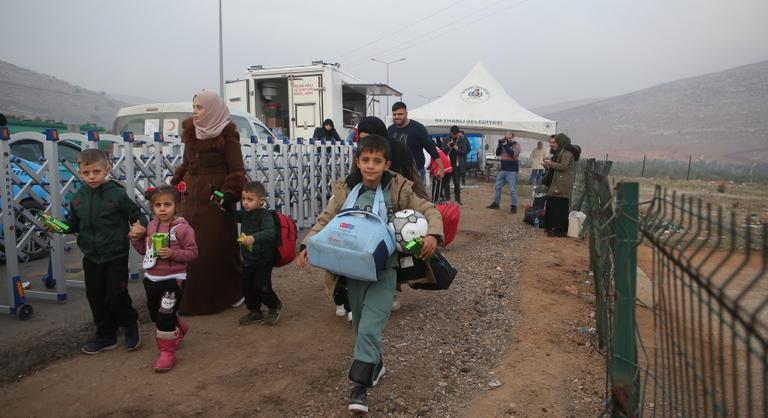 Török belügyminiszter: Több mint félmillió szíriai tért vissza hazájába Bassár el-Aszad bukása óta