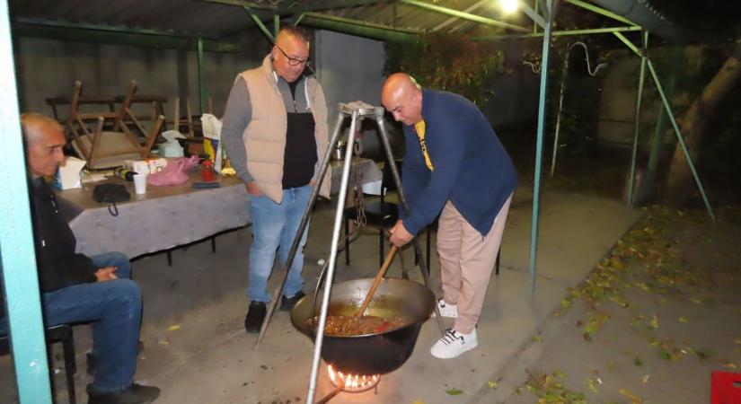 Mitől más a cigány hagyományok szerinti birkapörkölt? Egy nyugdíjas mesterszakács elárulta