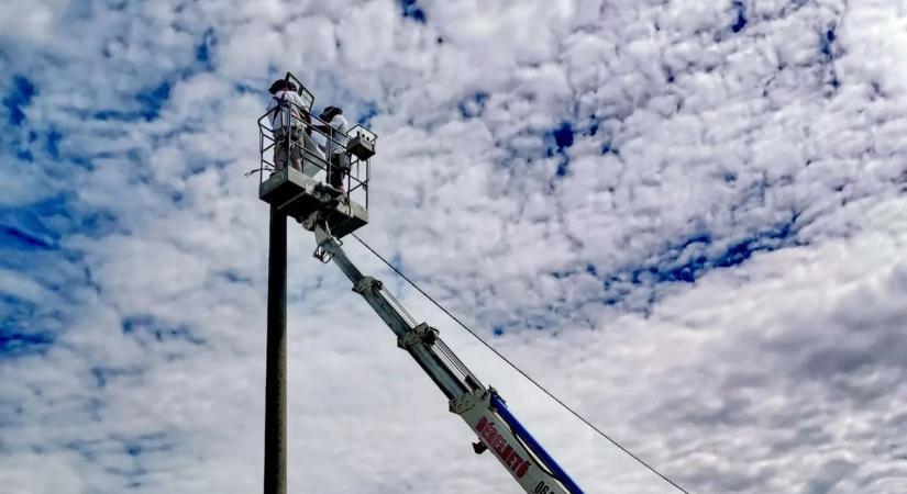 Súlyos baleset után nagy erőkkel dolgoztak darus kocsival a győri szakaszon