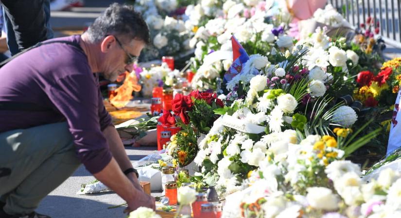 „Kimondhatjuk, hogy elég volt” – tízezrek emlékeztek a tavalyi újvidéki tragédia áldozataira