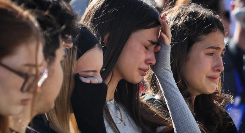 Magyar diáklányokat vetkőztettek fehérneműre a szerb határőrök – Szijjártó most nem pattog