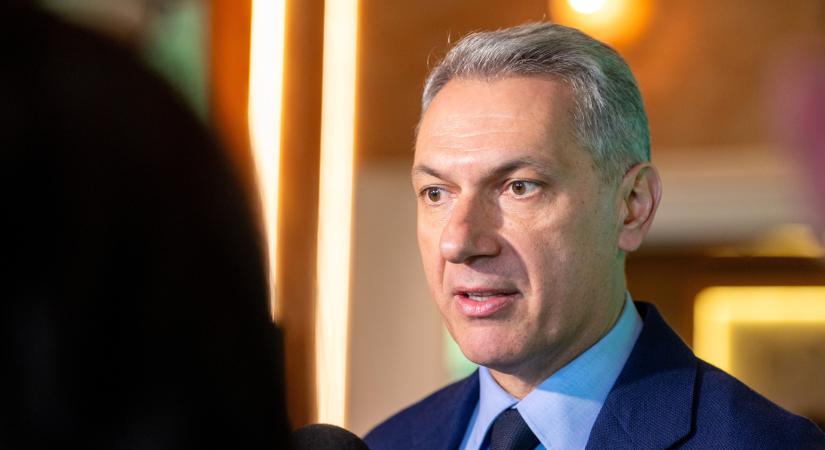 Szintet lépett a Lázár–Strabag ügy: az osztrák parlament elé kerül a kérdés