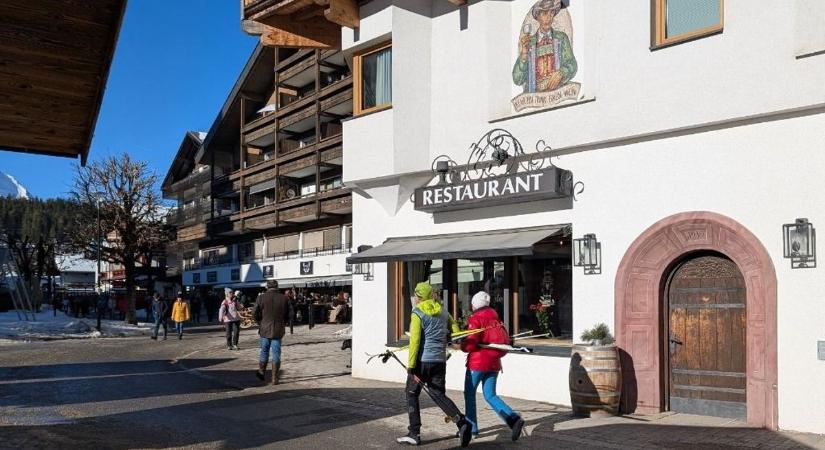 Nem találnak munkaerőt az osztrák síparadicsomok: brutális fizetésekkel csábítják a külföldi dolgozókat a szezonra, ingyenes a szállás – így lehet jelentkezni