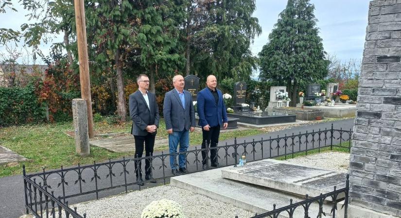 Az elhunyt díszpolgárok előtt tisztelegtek a vasváriak