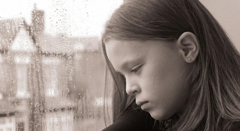 Sok felnőtt még a saját viszonyát sem rendezte a halállal – egri pszichológus mondja el, hogy segíthetünk egy gyermeknek, ha gyászol