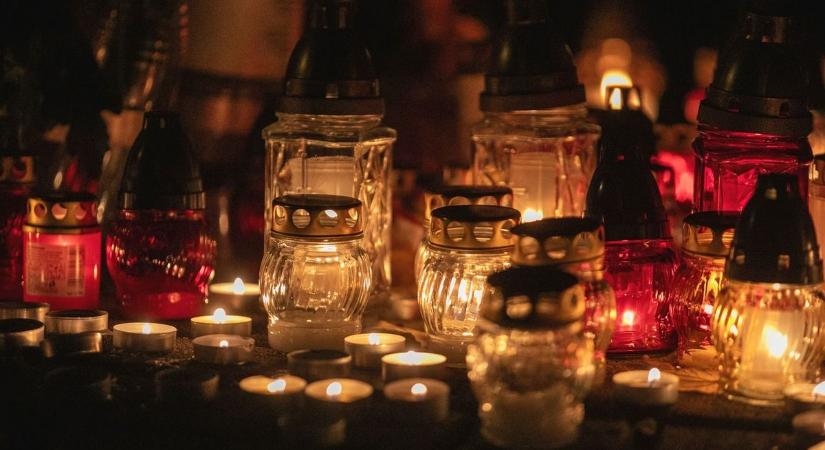 Gyönyörű felvételeken mutatjuk, ahogyan fényárba borult a debreceni temető november 1-jén