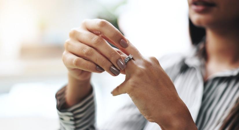 Nyolc éve él boldogtalan házasságban egy nő, most az örökség adhat számára kiutat