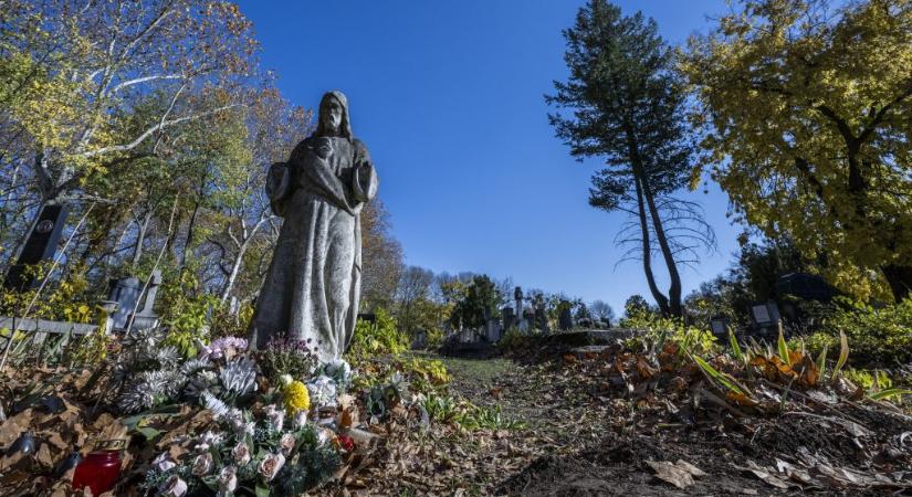 Halottak napján még marad a szokatlanul enyhe idő