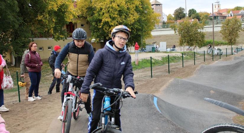 Pumpapályát avattak a Duna-parton