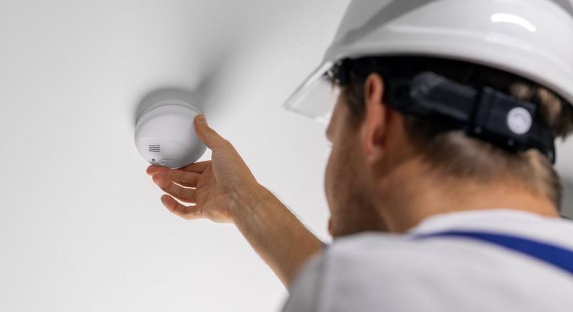 Fejfájással ébredt, és nem érti miért? A kisteleki tűzoltó elmagyarázza