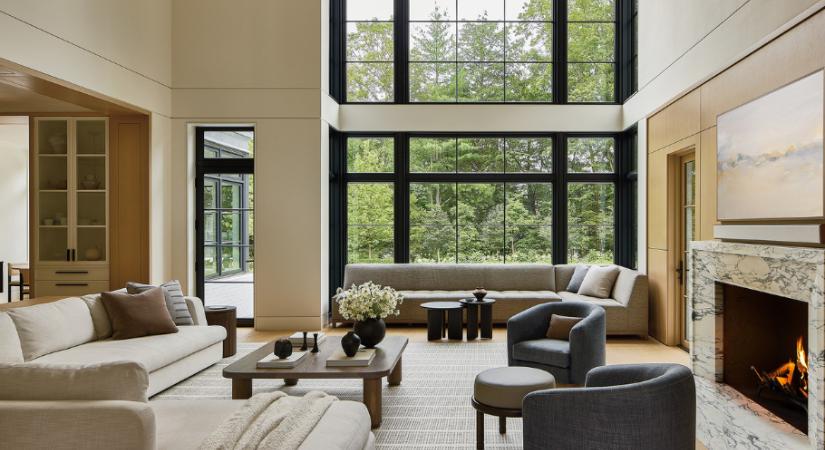 Véget ért a hűvös minimalizmus – egy modern családi ház, ahol fénnyel és melegséggel átitatva újra otthonra talált