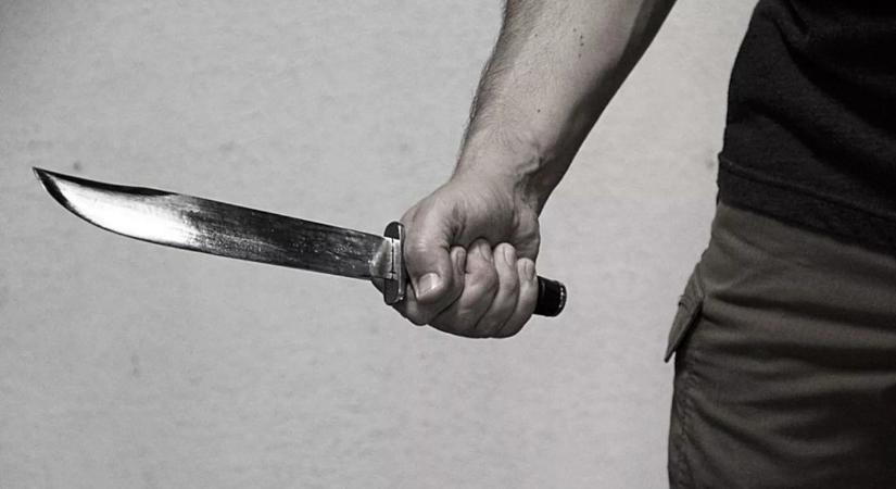 Tömeges késelés történt egy vonaton Angliában, tíz ember megsérült